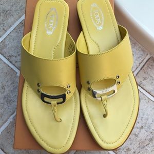 Tod’s Silver Detail Thong 8.5